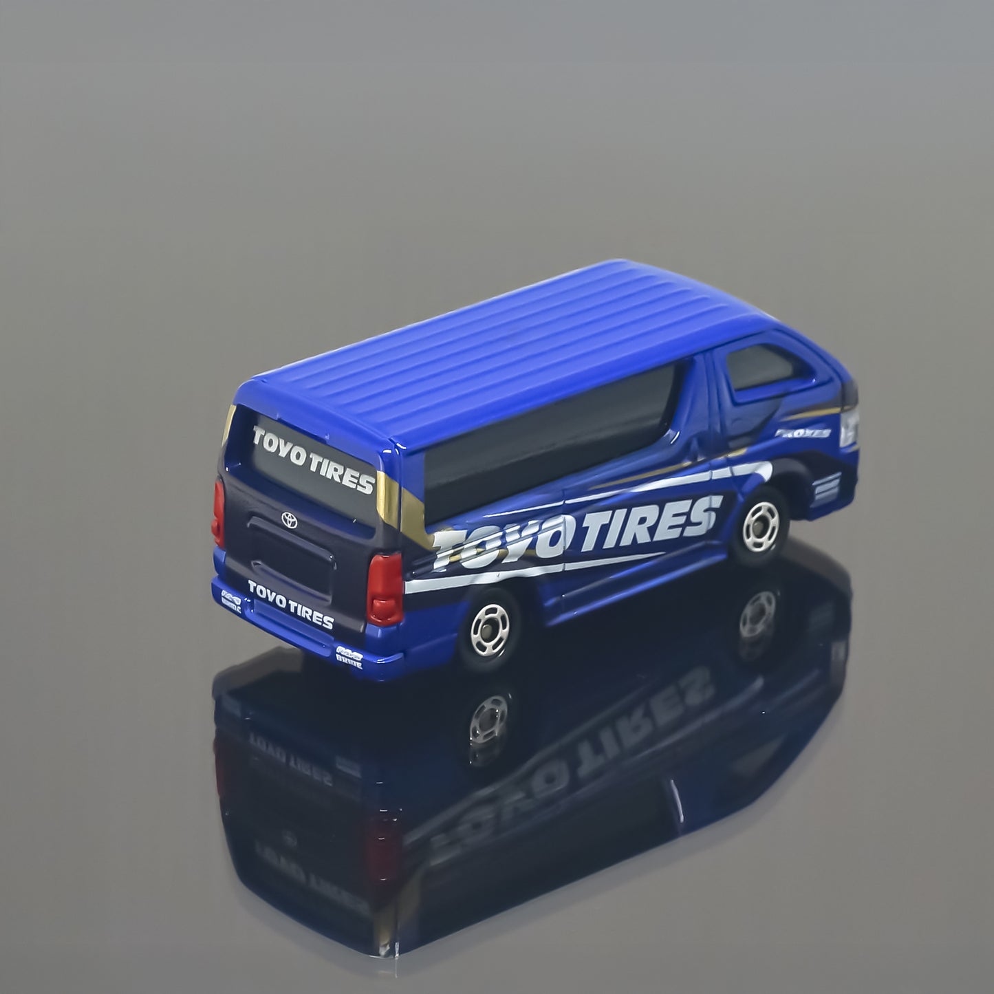 【先行予約】トミカ TOYO TIRES トヨタ ハイエース【8月~9月頃より順次お届け】【送料別商品】