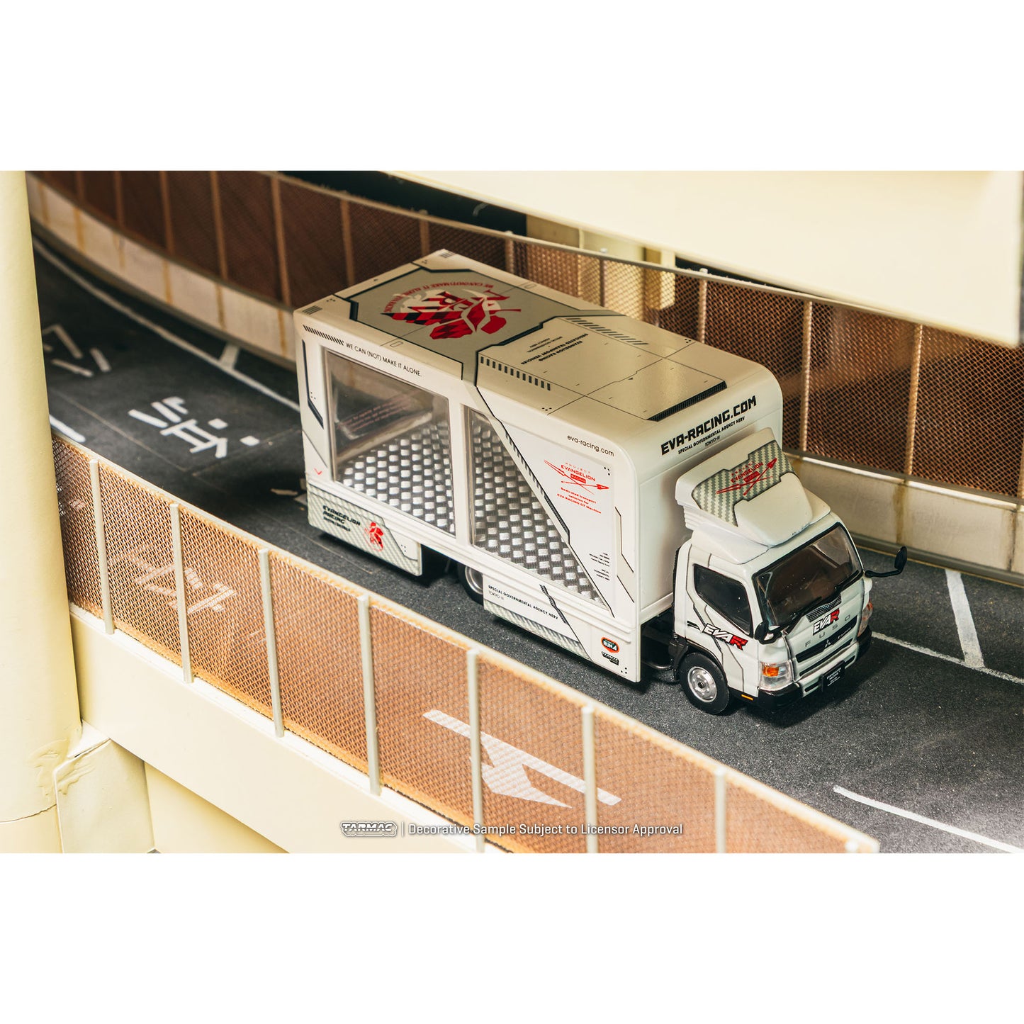 【先行予約】<TARMAC>1/64 Mitsubishi Fuso Canter EVA racing【2026年2月〜4月より順次お届け予定】