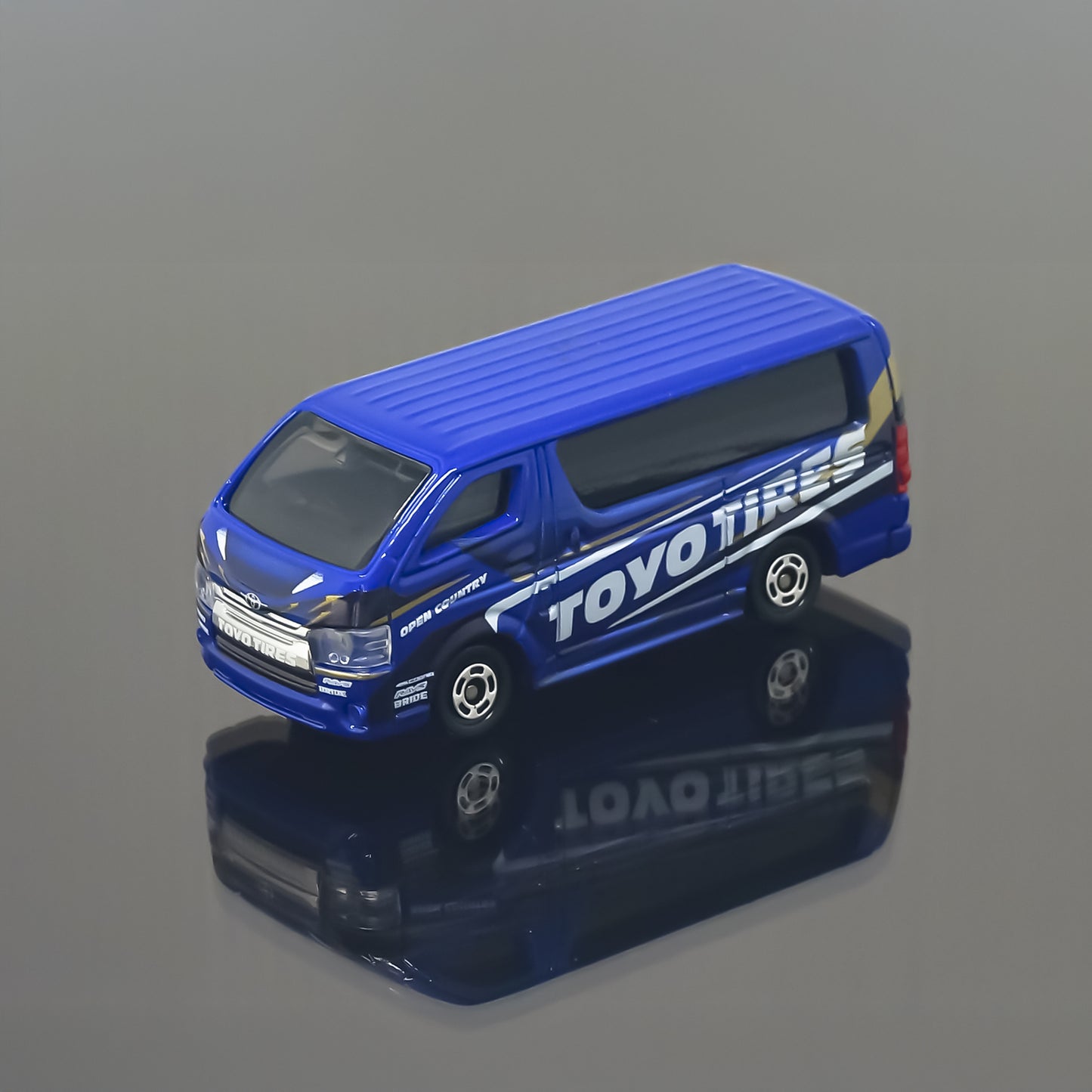 【先行予約】トミカ TOYO TIRES トヨタ ハイエース【8月～9月頃より順次お届け】【送料別商品】